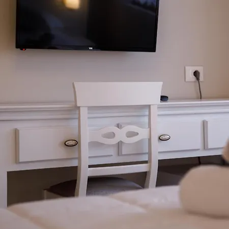 Hotel Bujtina Sophie 4*